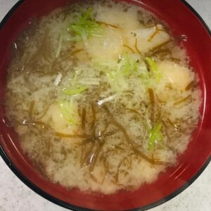 きのこともずくと麩のお味噌汁